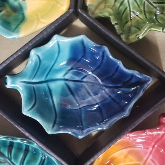 Japan the art of tableware utsuwa-no-yakata Handpaint Leaf Shape Sauce Dish - Picture 5 of 9